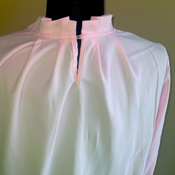Long sleeve blouse with long sleeves. - Picture 4 of 5